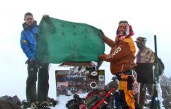 Альпинист из Адыгеи отметил день рождения на горной вершине экватора
